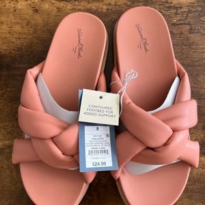 Universal threads sandles